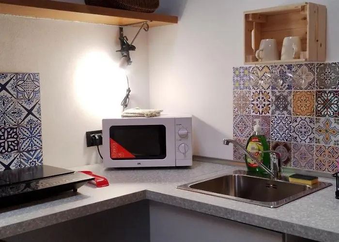 Casetto Rosso * سان لاتْسارو دي سافين