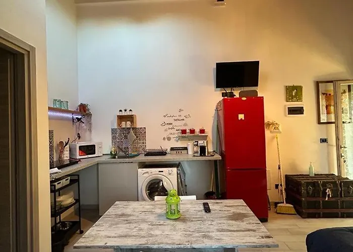 Casetto Rosso * سان لاتْسارو دي سافين